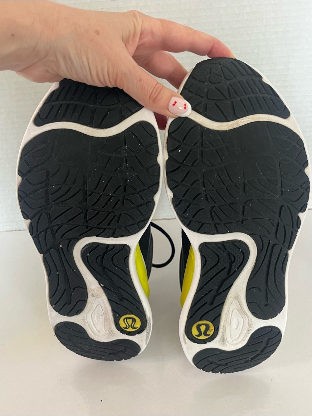 Lululemon Blissfeel Run Sneakers Black Neon Yellow Men’s 8.5 - Picture 9 of 12
